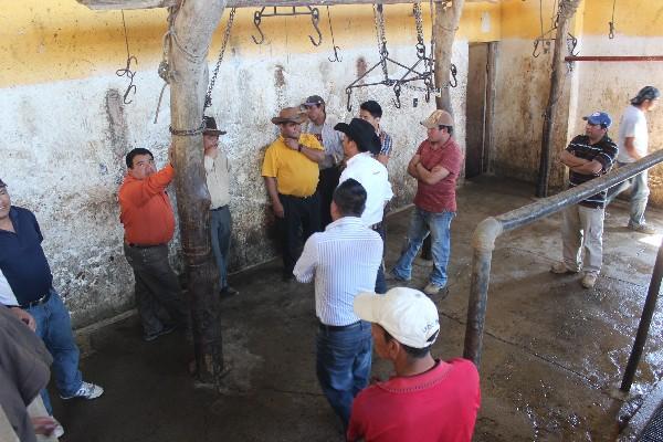 Carniceros de San Juan Comalapa, Chimaltenango, aseguran que nuevo rastro no cuenta con servicios y tiene infraestructura deficiente.