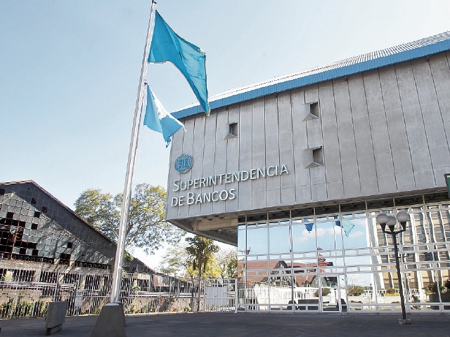 LA IVE confirmó varias denuncias al Ministerio Público por lavado de dinero en el sistema financiero. (Foto Prensa Libre: Álvaro Interiano)