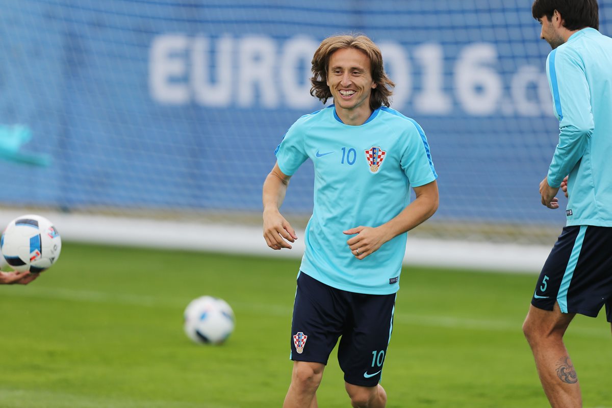 Modric se perdió el último juego de la fase de grupos por una lesión. (Foto Prensa Libre: AFP)
