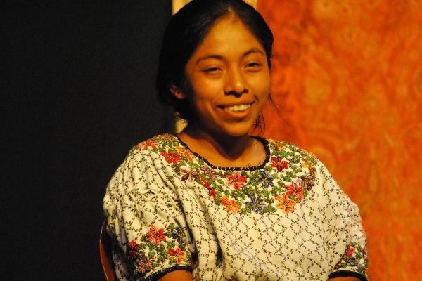 La actriz María Tuyuc,  en una escena de La patria del criollo
