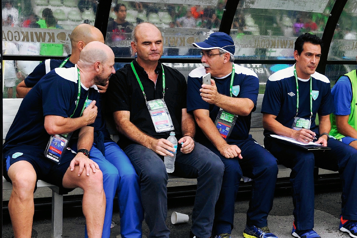 Este es el cuerpo técnico de la Selección Nacional. (Foto Prensa Libre: Hemeroteca PL)