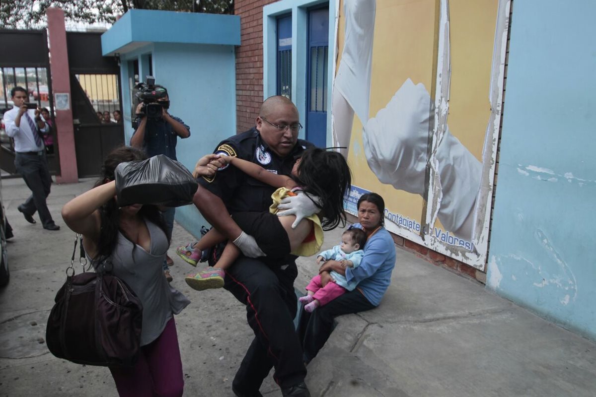 La menor fue ingresada con heridas de bala a la pediatría del hospital San Juan de Dios, (Foto Prensa Libre: É. Ávila)