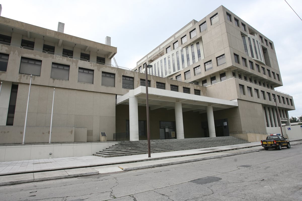 Edificio central del Ministerio Público, en el barrio Gerona, zona 1. (Foto Prensa Libre: Hemeroteca)