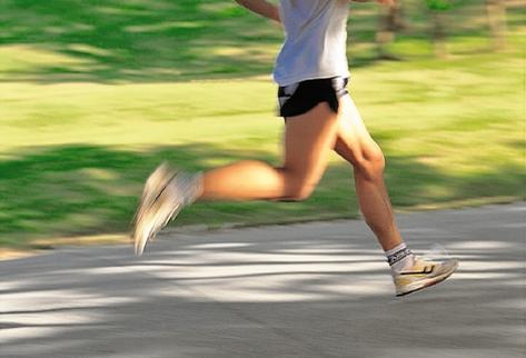 Quienes corren  gozan de buena salud. (Foto Prensa Libre: AFP)