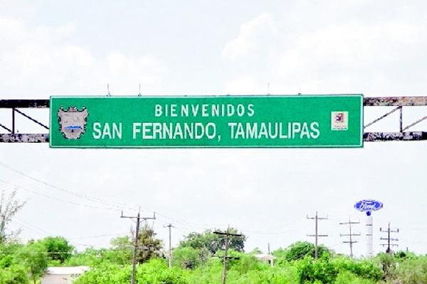La entrada a San Fernando, estado de Tamaulipas (México), donde el 24 de agosto de 2010 se localizó 72 cadáveres de inmigrantes. (Foto Prensa Libre/ARCHIVO)