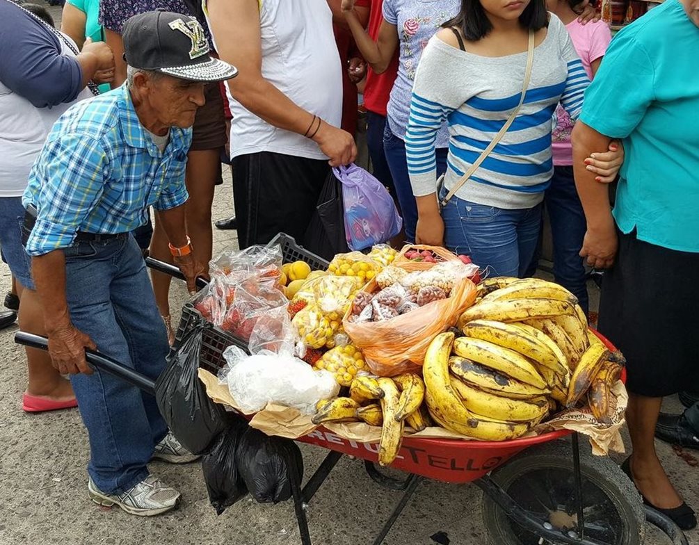 Doroteo Guerra, de 64 años, se dedicaba a vender frutas y verduras en el mercado de Esquipulas, Chiquimula. (Foto Prensa Libre: Mario Morales)