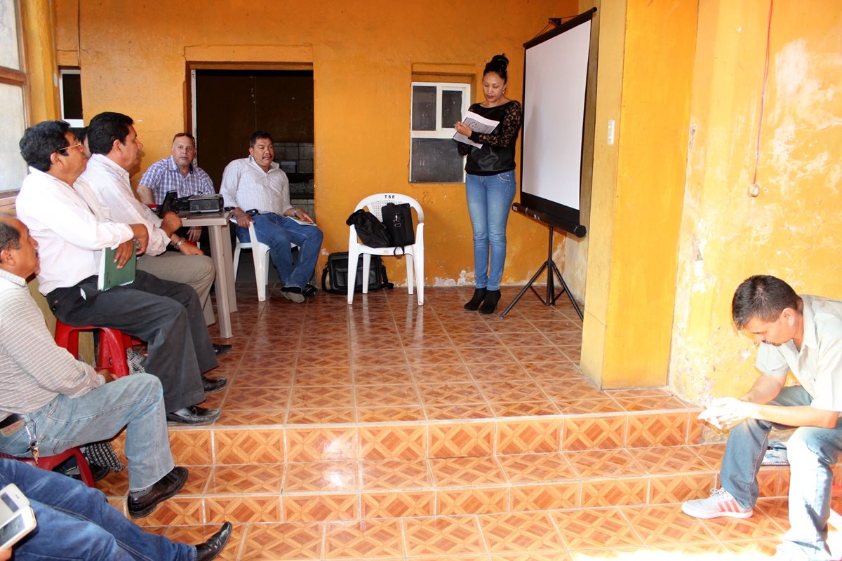 Integrantes de las JEM de Quiché denuncian que personal de las mesas electorales han renunciado por lo inseguro que se vislumbran las elecciones generales en ese departamento. (Foto Prensa Libre: Óscar Figueroa)