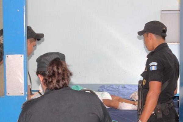 En el Hospital Nacional de Tiquisate expiró la menor Jessica Meleth. (Foto Prensa Libre:Felipe Guzmán)