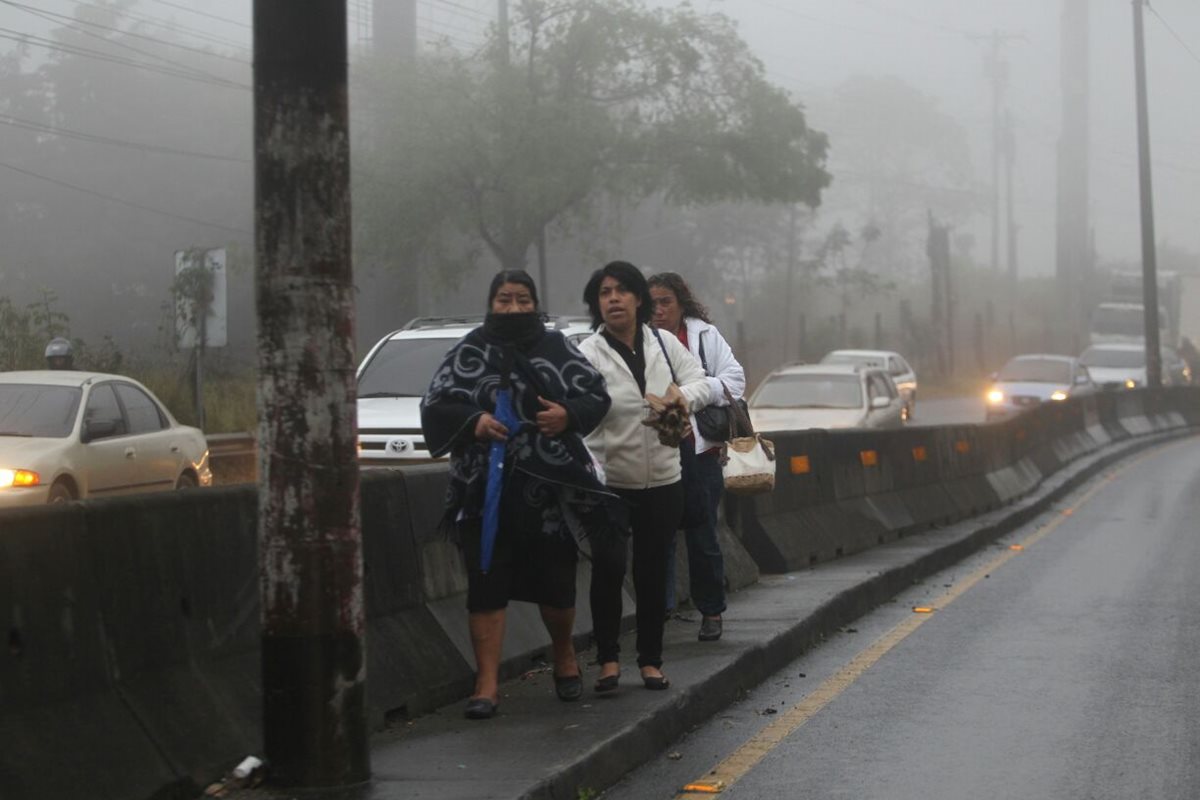 La lluvia y viento a afectó varios municipios de la zona metrópolitana. (Foto Prensa Libre: Erick Ávila)