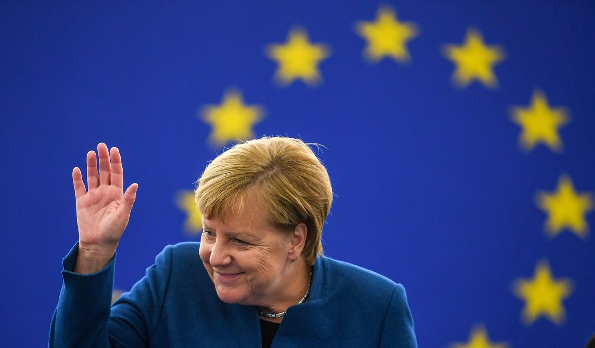Ángela Merkel no participa en la Cumbre, pero envió a su delegado, un oso de Berlín. (Foto Prensa Libre: EFE)