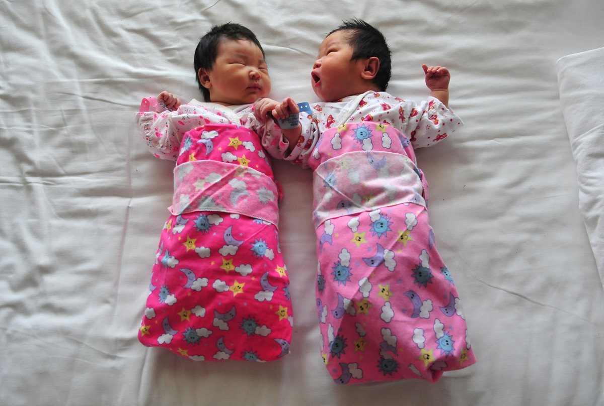 China anunció este jueves el fin de la política del hijo único y autorizará a las parejas a tener dos.(Foto Prensa Libre: AFP).