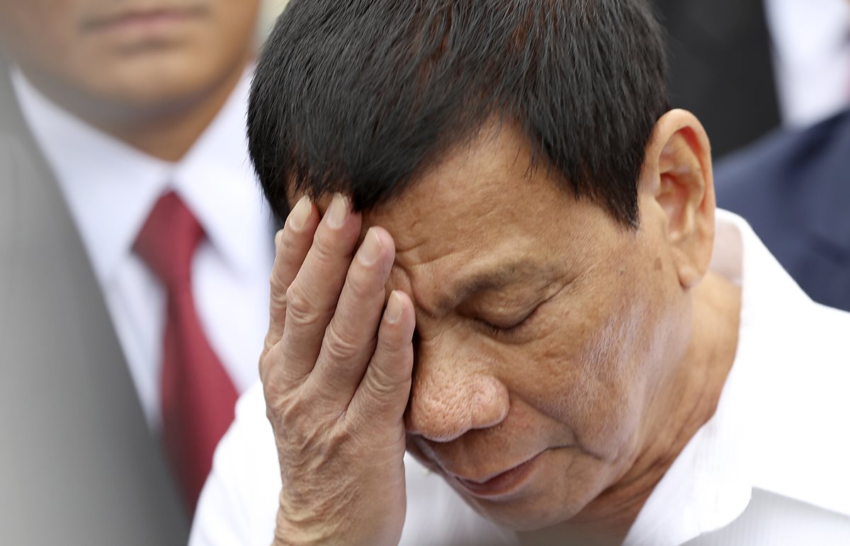 El presidente filipino, Rodrigo Duterte, asegura que se comunicó con Dios. (Foto Prensa Libre: AP).
