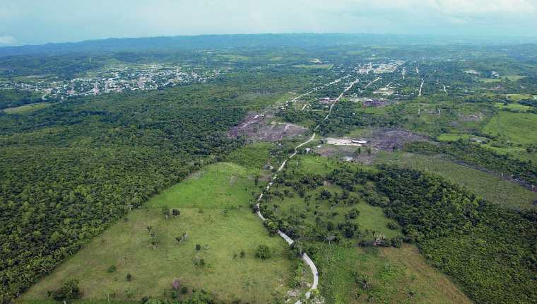 Fotografía aérea de la zona de adyacencia entre Belice y Guatemala. (Foto Prensa Libre: Hemeroteca)