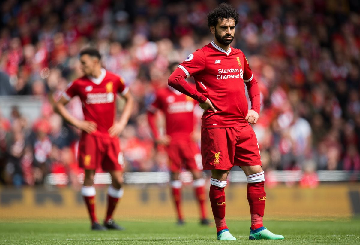 El futbolista egipcio Mohamed Salah es la gran figura del Liverpool y demuestra su decepción ante el Stoke City. (Foto Prensa Libre: EFE)