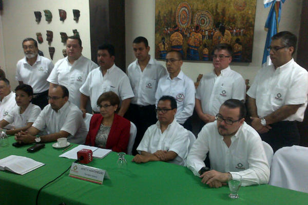 Integrantes del partido, Encuentro por Guatemala, encabezado por la  diputada Nineth Montenegro, solicitan la renuncia de la contralora  General de Cuentas, Nora Segura.