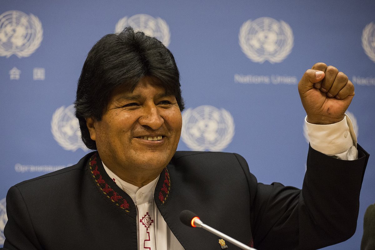 Evo Morales tendría el camino expedito para intentar reelegirse en el 2019, si Bolivia aprueba el referendo del próximo año. (Foto Prensa Libre: EFE).