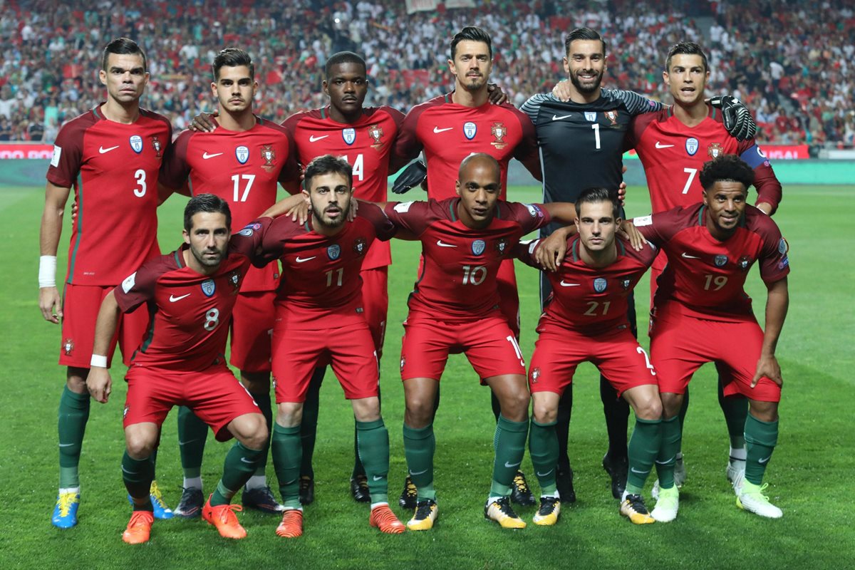 El once inicial de la Selección de Portugal contra Suiza. (Foto Prensa Libre: EFE).