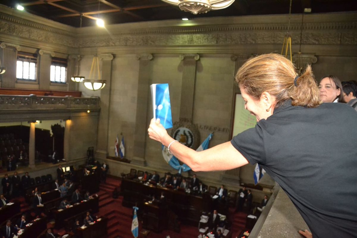 El artículo 6 del paquete de reformas constitucionales fue aprobado este miércoles en una accidentada sesión plenaria. (Foto Prensa Libre: José Castro)