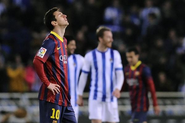 Lionel Messi, autor del único gol, sufrió la derrota y no pudo festejar que llegó a 228 tantos en la liga, con lo que igualó con Raúl en el tercer lugar. (Foto Prensa Libre: AP)