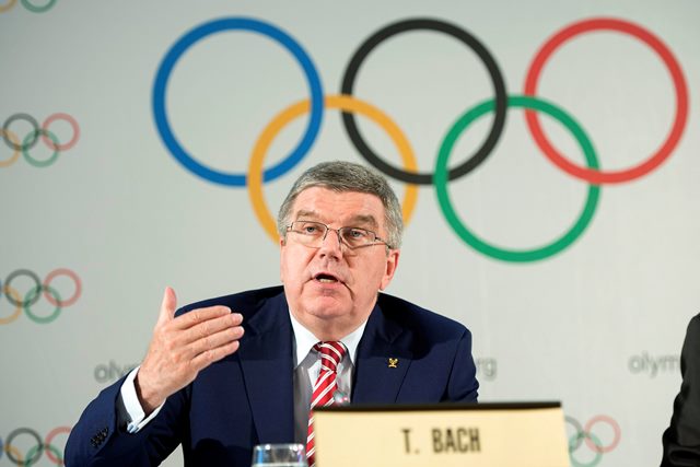 El anuncio fue hecho por el presidente del Comité Olímpico Internacional (COI), Thomas Bach. (Foto Prensa Libre: EFE)