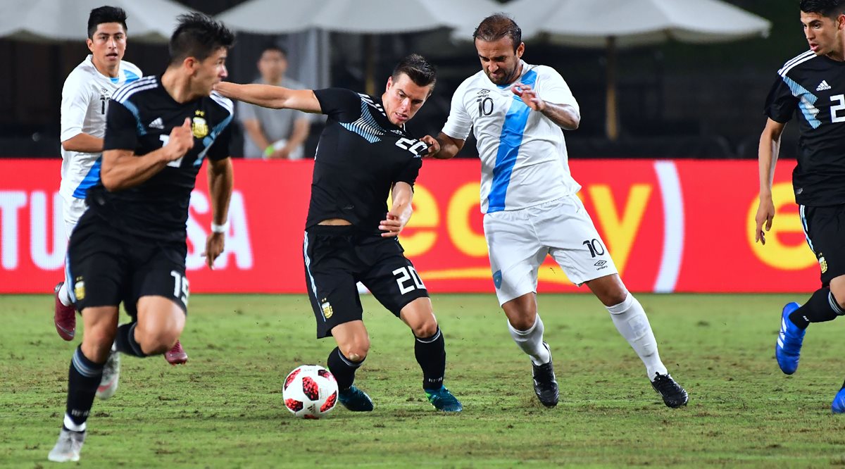 José Manuel Contreras fue duramente criticado en el partido entre Guatemala y Argentina. (Foto Prensa Libre: AFP)
