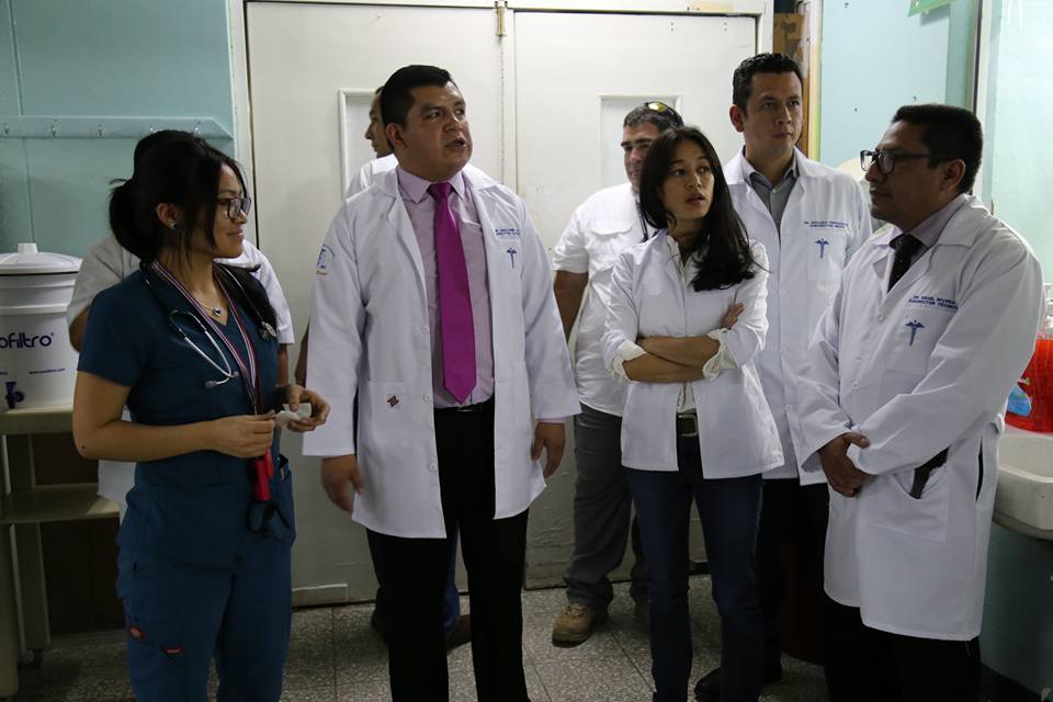 La ministra Lucrecia Hernández visitó el Hospital Regional de Occidente. (Foto Prensa Libre: María José Longo)