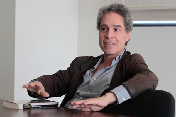 El escritor guatemalteco Rodrigo Rey Rosa, quien se encuentra en Argentina, en el marco de la Feria del Libro de Buenos Aires. (Foto Prensa Libre: Archivo).