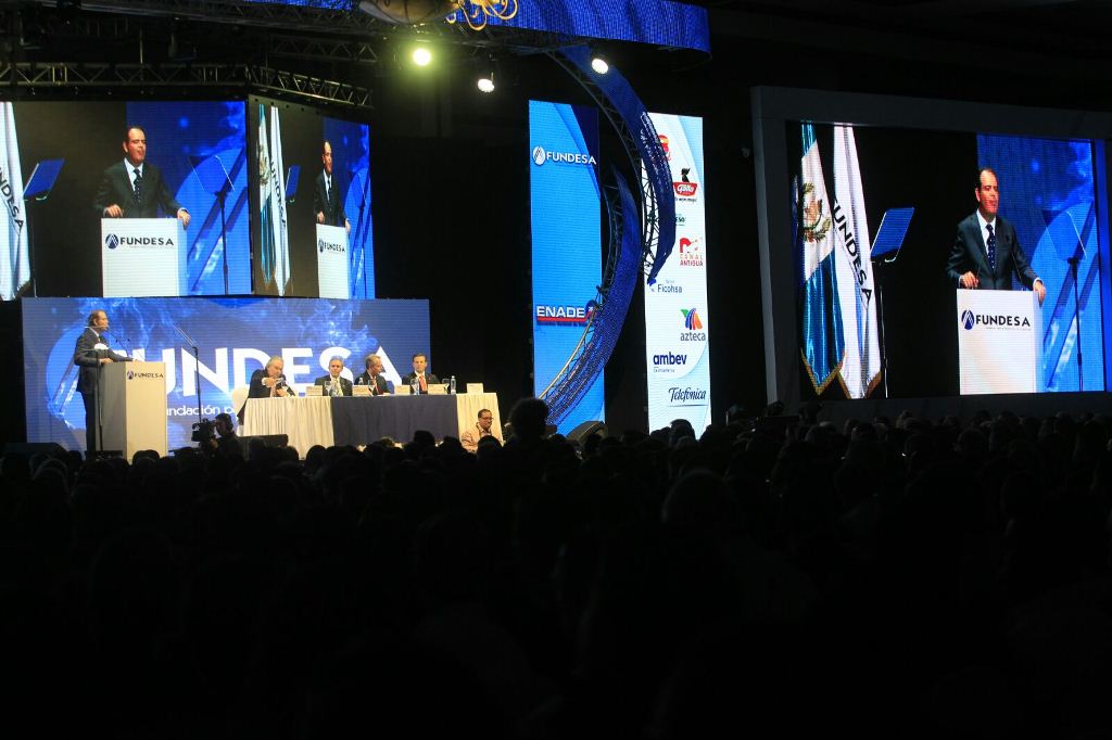 El Enade 2015 reunió a miles de empresarios en el Hotel Camino Real, zona 10. (Foto Prensa Libre: Esbin García)