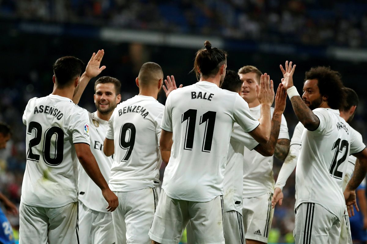 Los jugadores del Real Madrid festejaron en el Santiago Bernabéu. (Foto Prensa Libre: EFE)