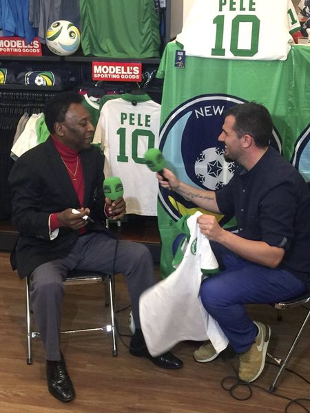El exfutbolista brasileño Edson Arantes do Nascimento "Pelé", durante la entrevista realizada por el programa Al primer toque en Nueva York. (Foto Prensa Libre: EFE).