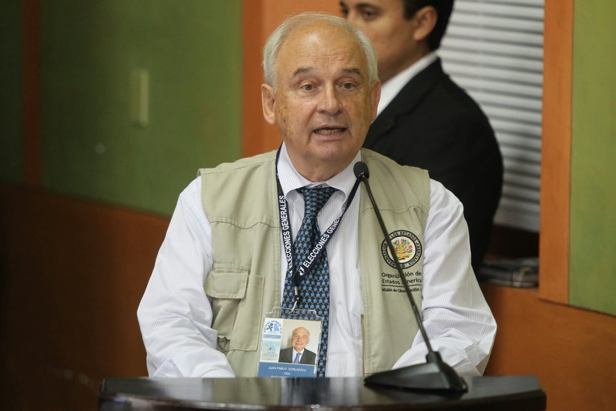 Juan Pablo Corlazoli, jefe de misión electoral de la OEA, solicita que se refuerce la seguridad en los 11 municipios donde se repetirán elecciones. (Foto Prensa Libre: Esbin García)