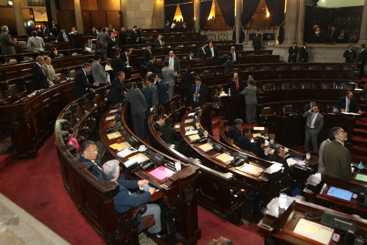 El Congreso conoce el proyecto de presupuesto 2017 en su tercer debate a un día del plazo constitucional para su aprobación. (Foto Prensa Libre: Álvaro Interiano)