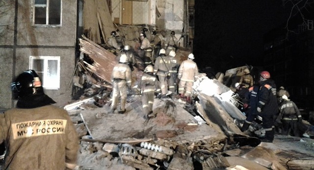 Siete muertos por explosión de gas en edificio residencial en Rusia. (Foto Prensa Libre: EFE)