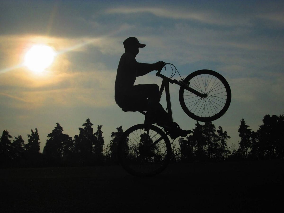 Practicar ciclismo ayuda a la salud y al ambiente. (Foto Prensa Libre: César Pérez).