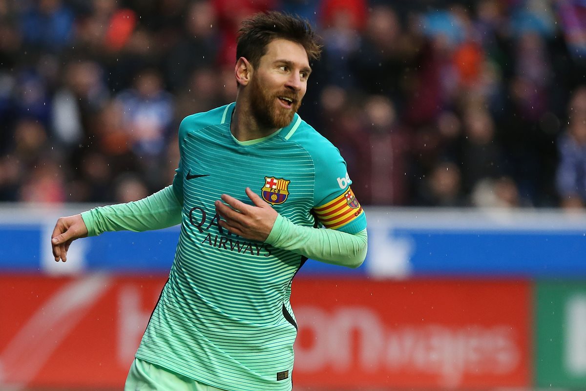 Lionel Messi, junto con Cristiano Ronaldo, son considerados los mejores futbolistas de la presente época. (Foto Prensa Libre: AFP)
