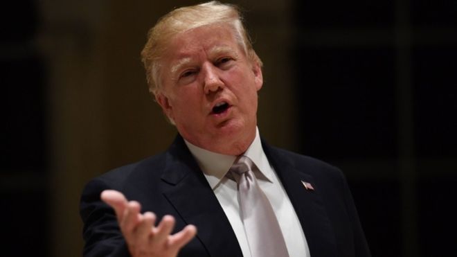 Trump niega las acusaciones de racismo en su contra. AFP