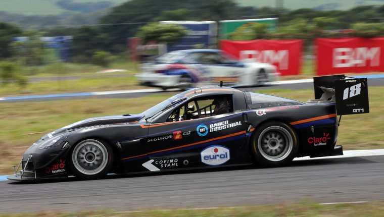 En su poderoso Corvette C6, Lush Saravia conquistó la segunda fecha de la GT1. (Foto Prensa Libre: Cortesía Gabriel López).