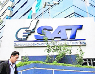 La SAT implementará un plan de ajuste para que miles de contribuyentes regulen su situación. (Foto Prensa Libre: Erick Avila)