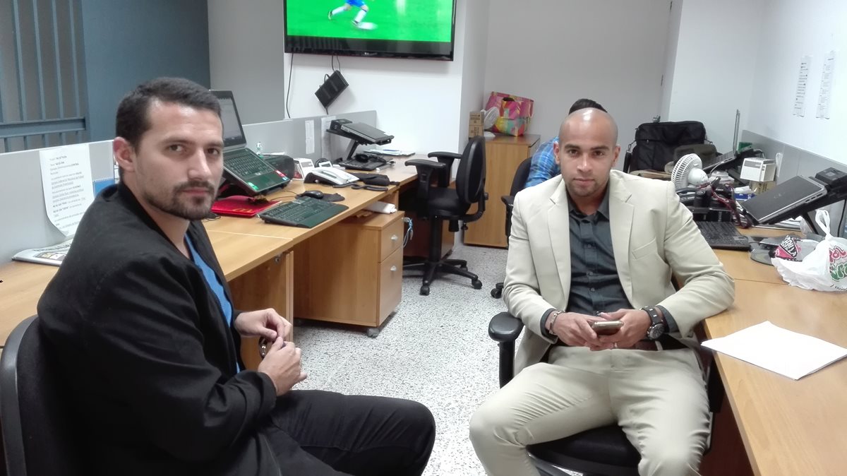 Leonel Aroche, Aléxander Robinson, dos de los cuatro afectados por el caso de dopaje en el Campeón Antigua GFC. (Foto Prensa Libre: Carlos Vicente)