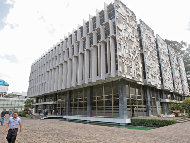 El riesgo financiero es nulo en el caso de la demanda contra el CHN, que solo ve afectado su prestigio institucional, señalan analistas.(Foto Prensa Libre: Hemeroteca PL)