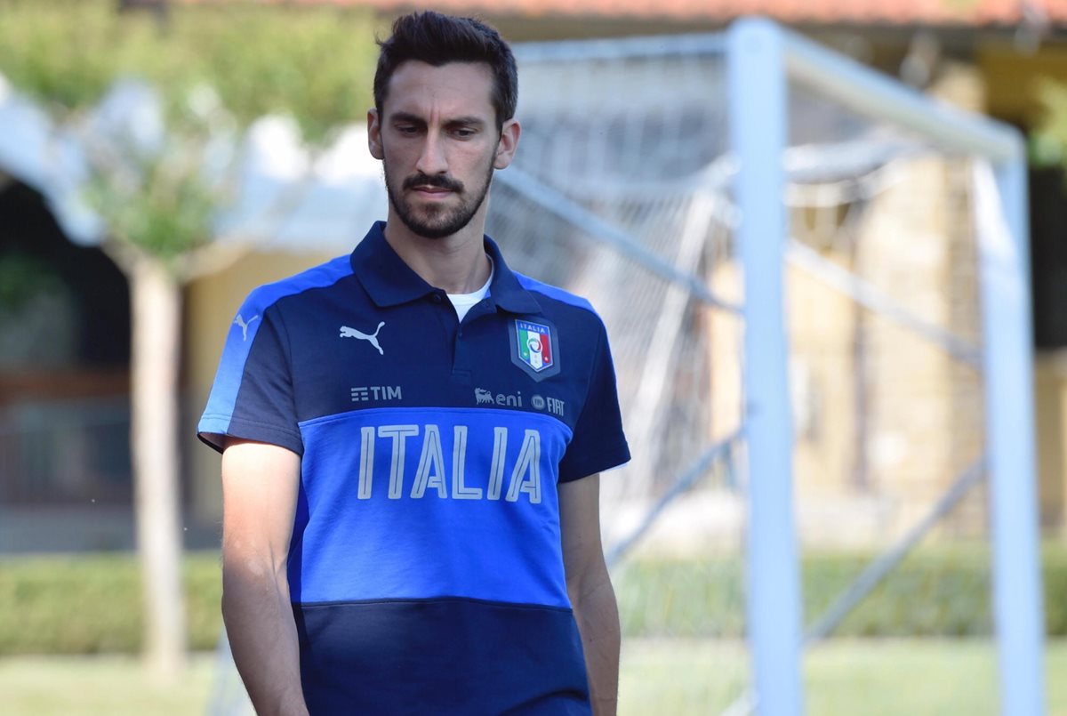 Davide Astori durante una concentración con la selección italiana en julio de 2017.  (Foto Prensa Libre: EFE)