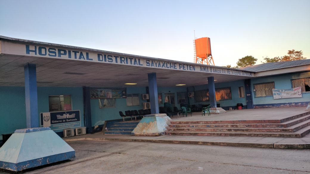 El menor fue trasladado al Hospital Distrital de Sayaxché, Petén. (Foto Prensa Libre: Rigoberto Escobar)