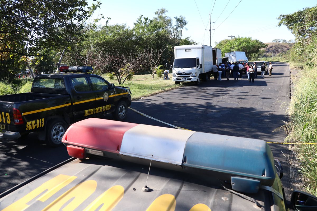 Lugar donde se registró el ataque en el kilómetro 62 de la ruta al suroccidente. (Foto Prensa Libre: Enrique Paredes).