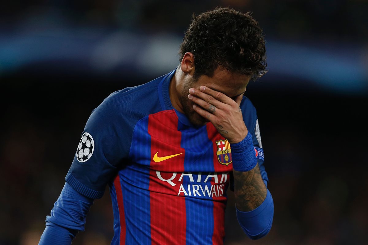 El esfuerzo del Barcelona por hacer jugar a Neymar el clásico, pese a su suspensión, no fue suficiente. (Foto Prensa Libre: AFP)