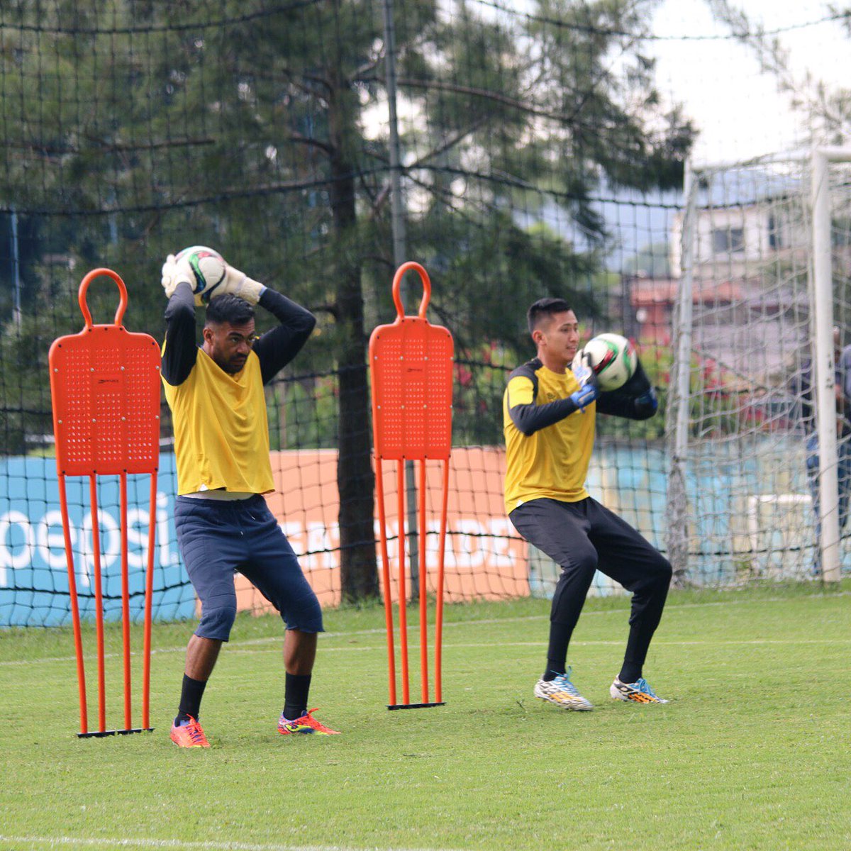 Motta, durante el entrenamiento vespertino de la Selección Nacional minutos antes de lesionarse. (Foto Prensa Libre: FEDEFUT)