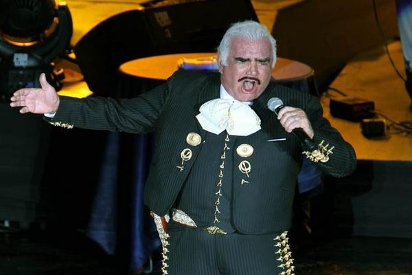 Vicente Fernández retomó su gira de despedida con un concierto al que asistieron 10 mil seguidores. (Foto Prensa Libre: MARCO ANTONIO VALDEZ/EL UNIVERSAL)