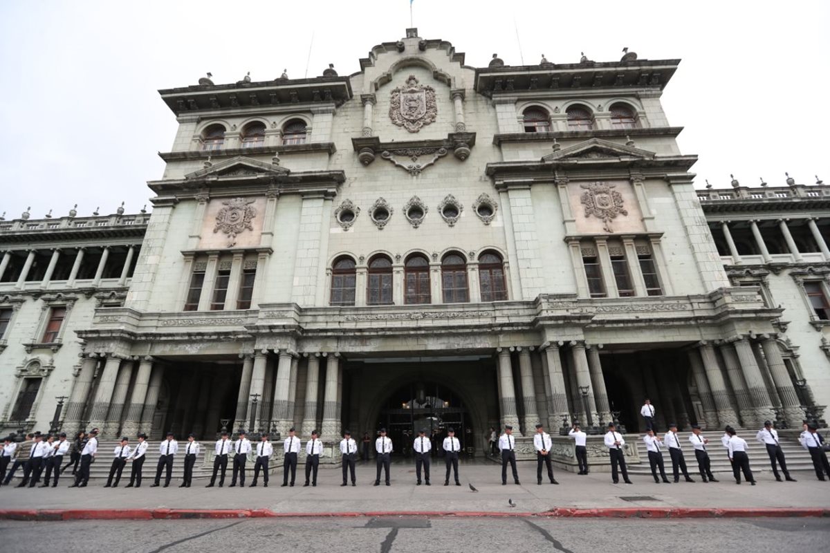 El Palacio Nacional es uno de los objetivos de varios políticos, quienes lo intentan varias veces. (Foto Prensa LIbre: Hemeroteca PL)  