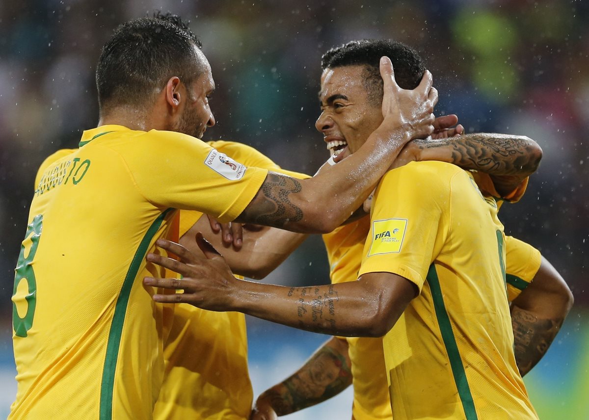 Así festejaron los jugadores de Brasil, en Venezuela. (Foto Prensa Libre: EFE)