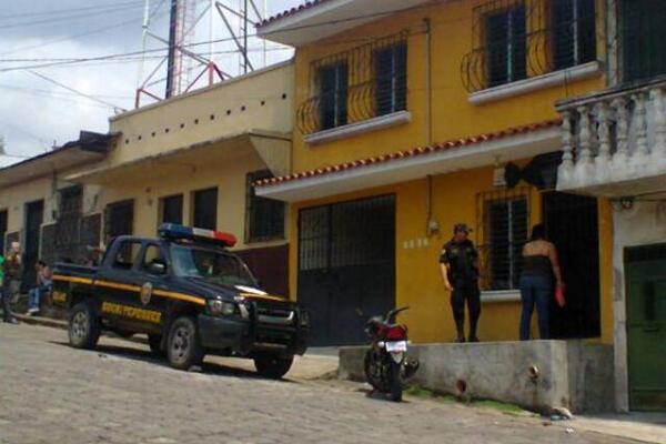 Fachada del Juzgado de Paz de Chicacao, donde permanece el empleado municipal Francisco Maldonado, sindicado de trata de personas. (Foto Prensa Libre: Danilo López) <br _mce_bogus="1"/>