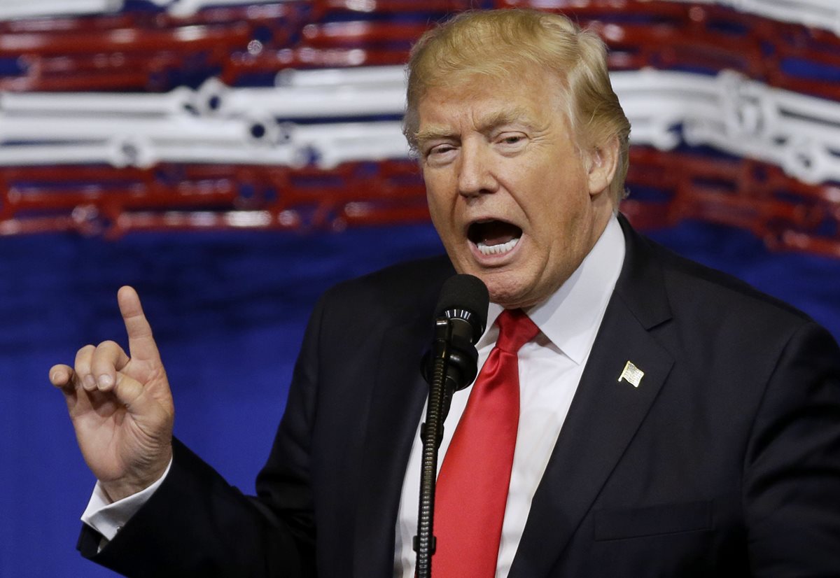 Donald Trump cumple su promesa de bajar impuesto a empresas. (Foto Prensa LIbre: AFP)
